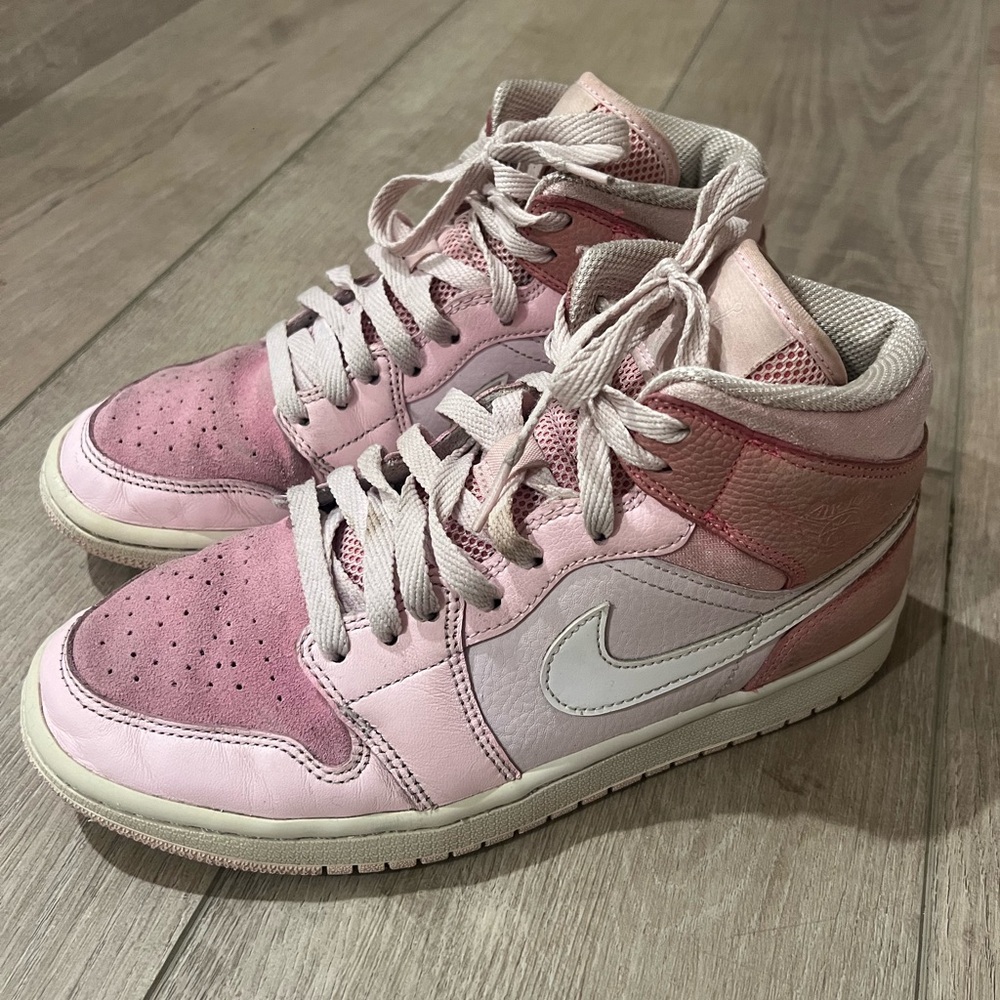 Jordan 1 Mid Digital Pink Sneakers